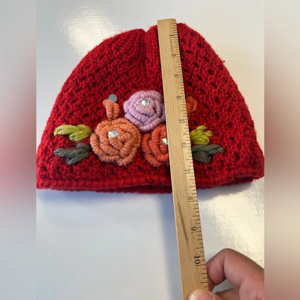 Vintage Unbranded Red Floral Knit Embroidered and Embellished Beanie‎ Sz. M - Picture 4 of 6